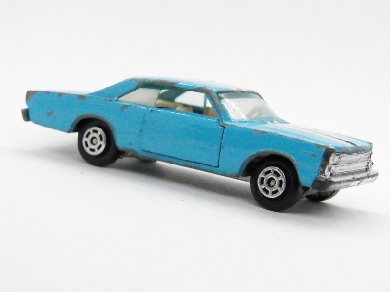Illustration for article titled Yatming 1:64 Ford Galaxie 500xl
